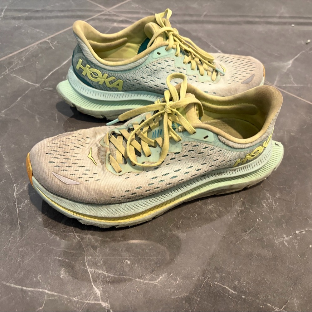 Hoka Kawana size 8.5 women
